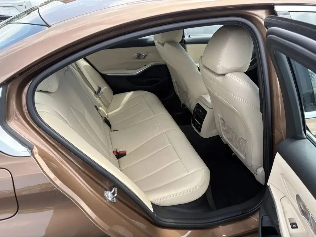 BMW 3 Series photo 30