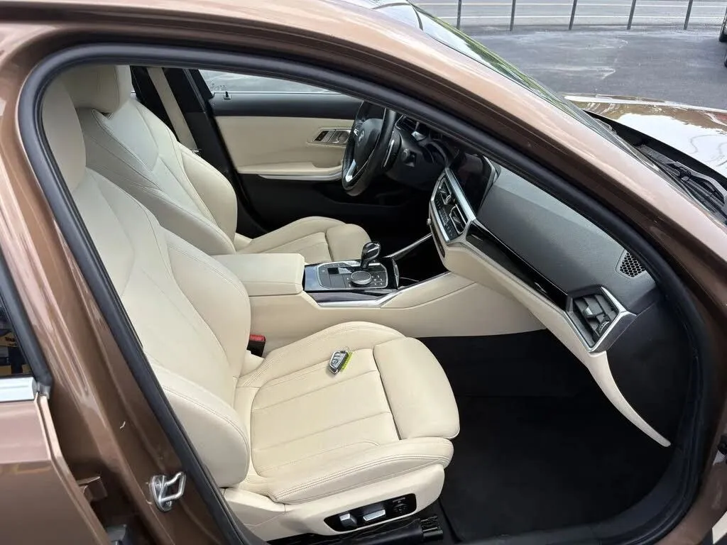 BMW 3 Series photo 33