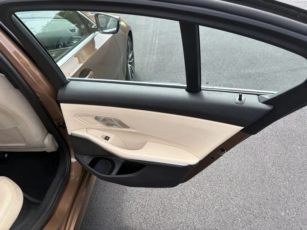 BMW 3 Series photo 29