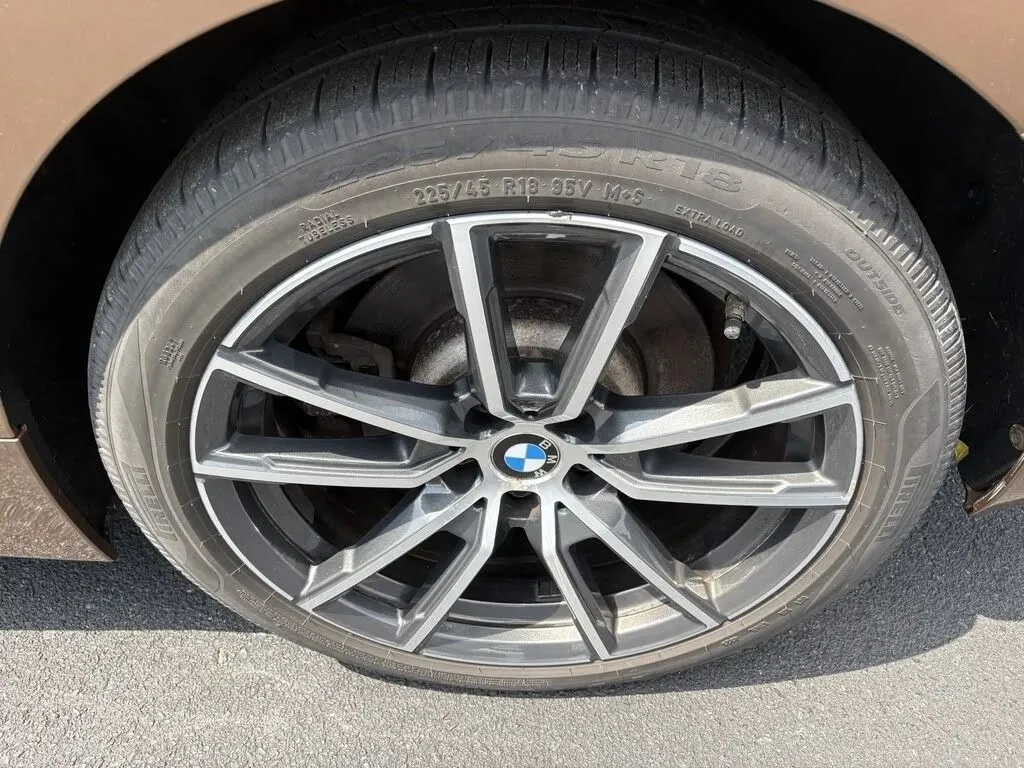 BMW 3 Series photo 34