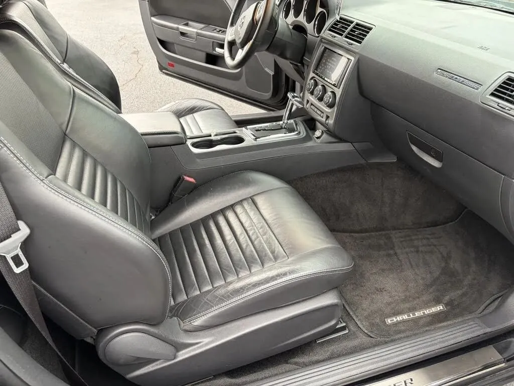 Dodge Challenger photo 20