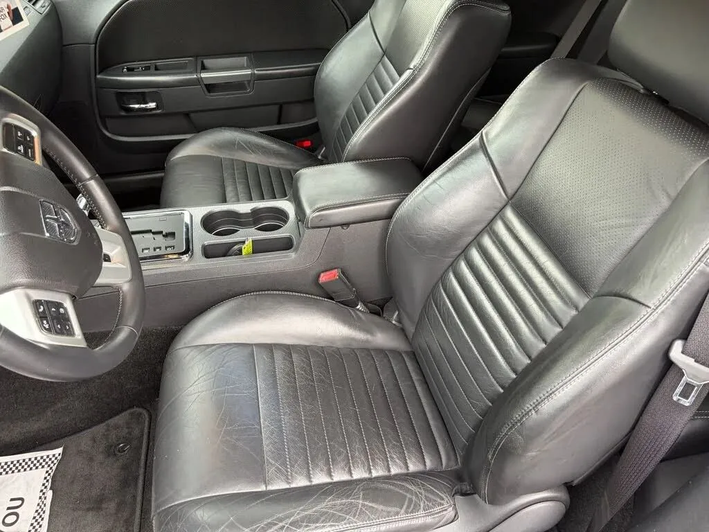 Dodge Challenger photo 18