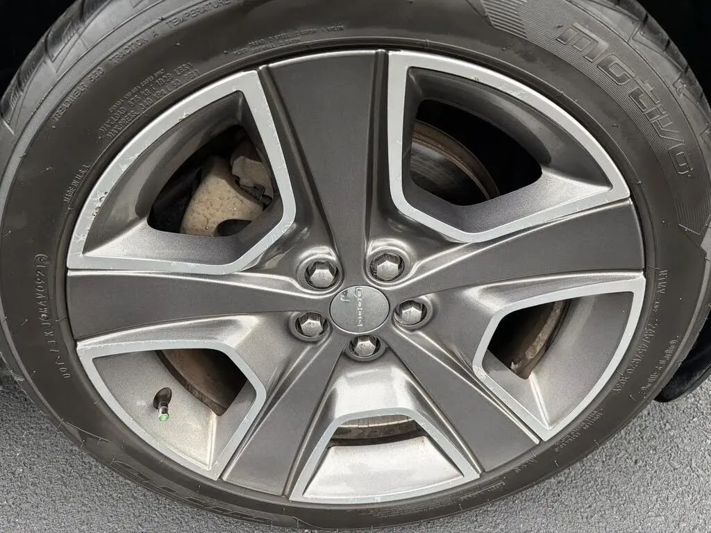 Dodge Challenger photo 13