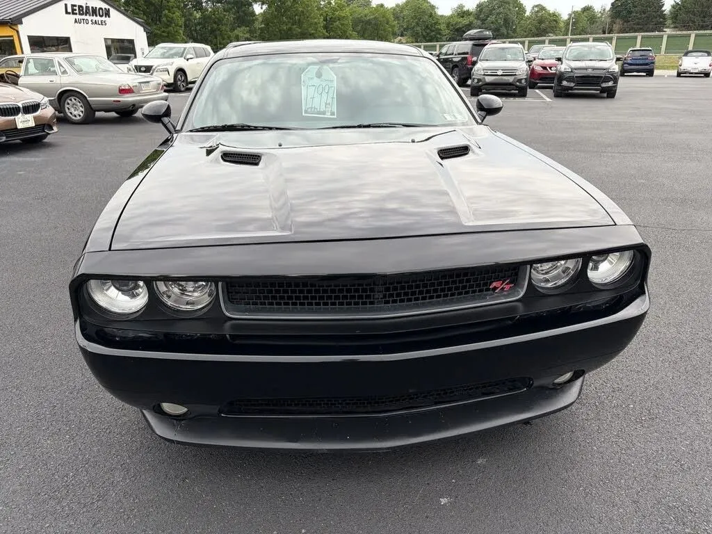 Dodge Challenger photo 2