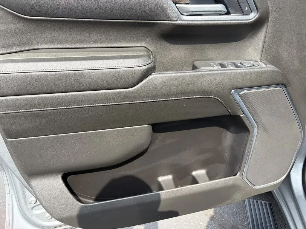 Chevrolet Silverado photo 22