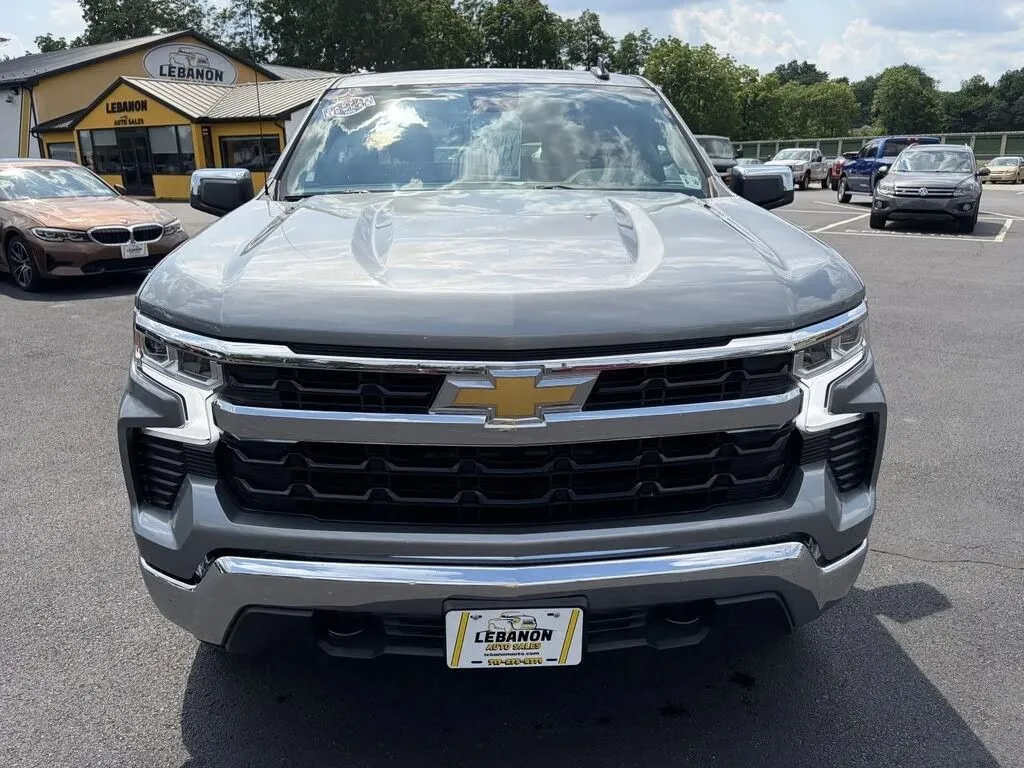Chevrolet Silverado photo 2