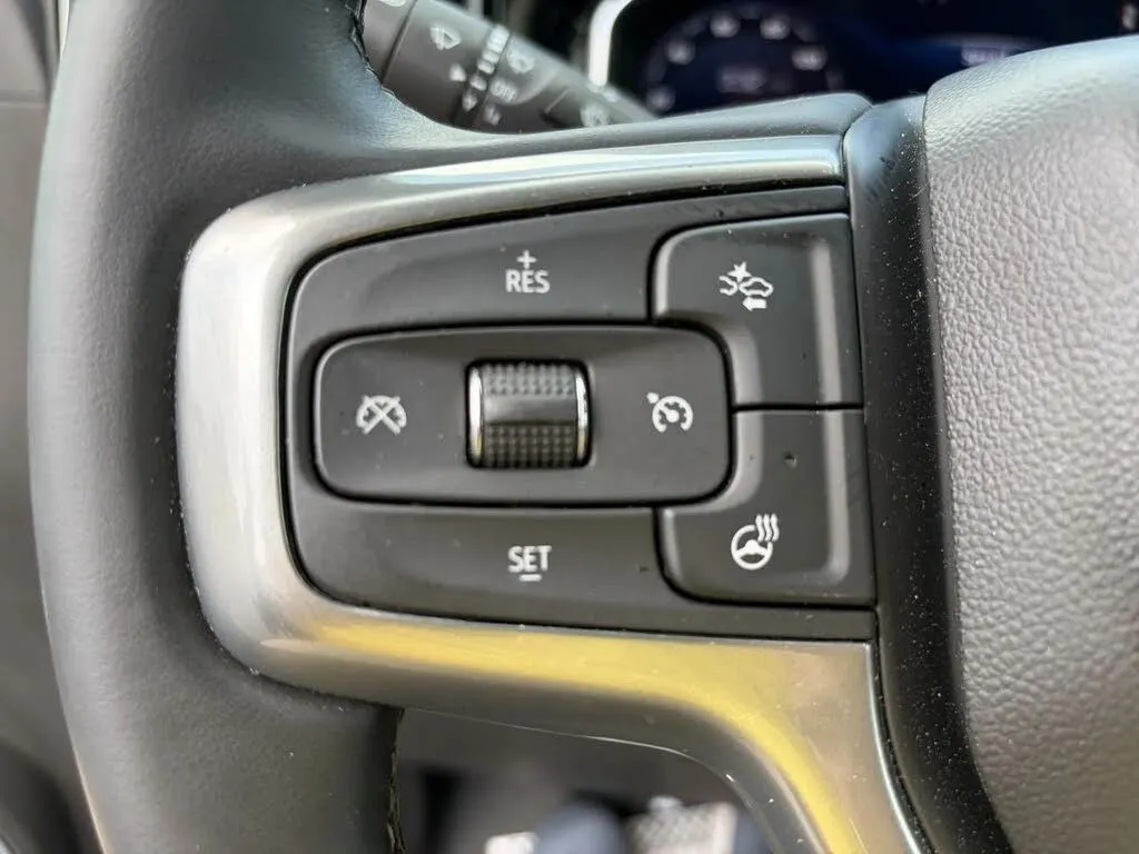 Chevrolet Silverado photo 32