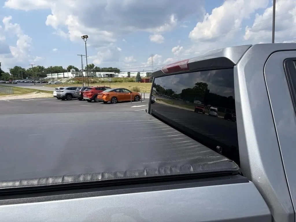 Chevrolet Silverado photo 9