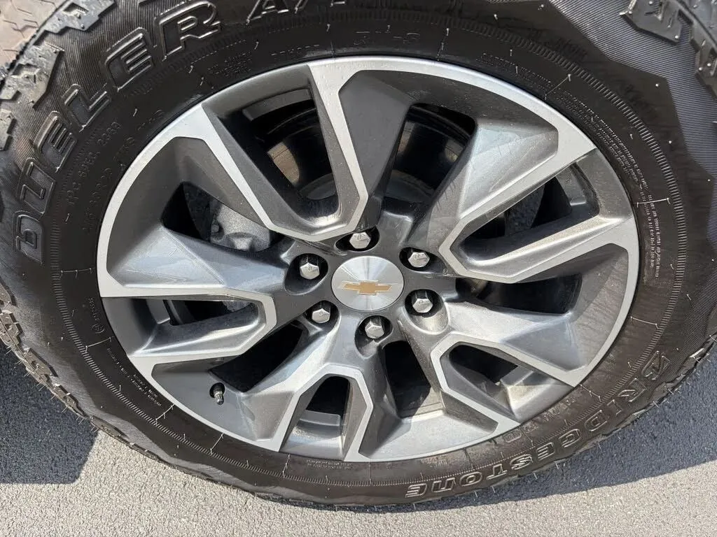 Chevrolet Silverado photo 16