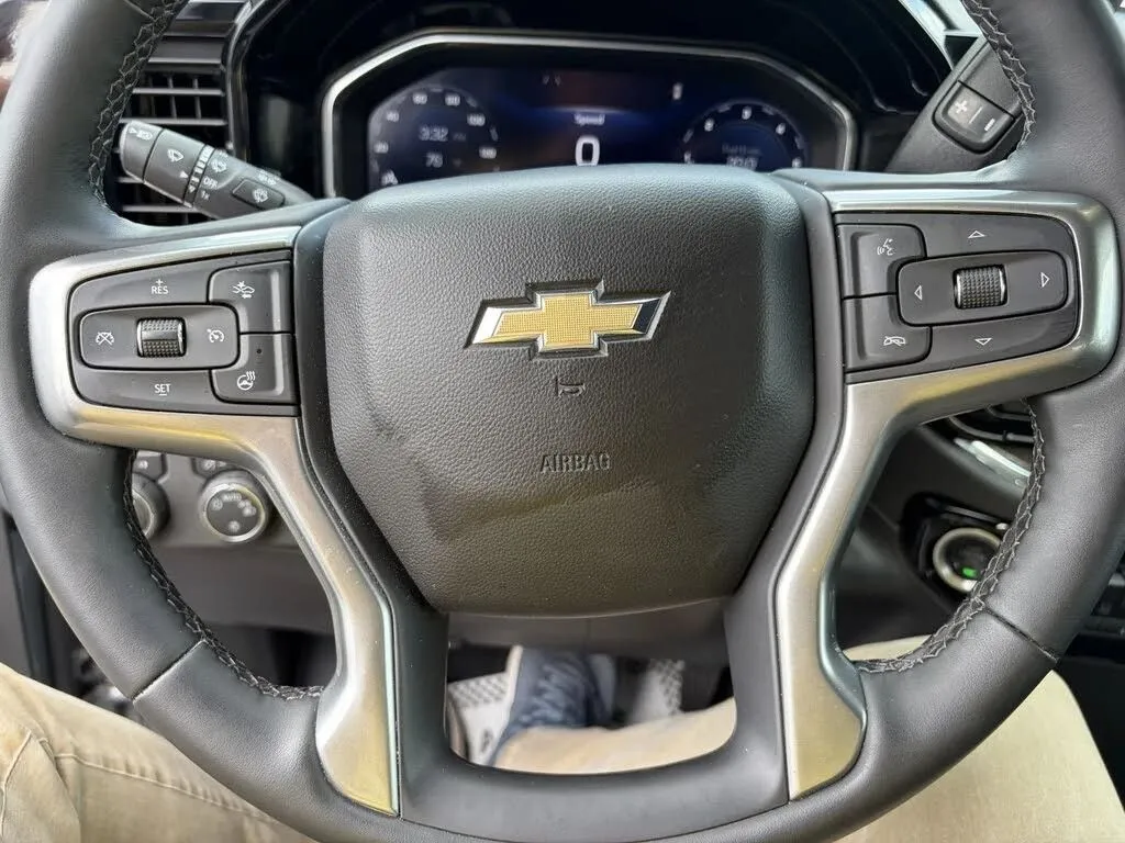 Chevrolet Silverado photo 30