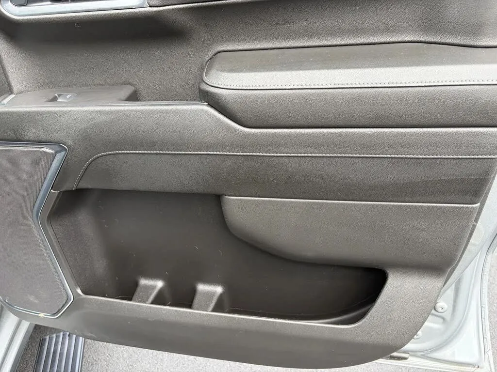 Chevrolet Silverado photo 28