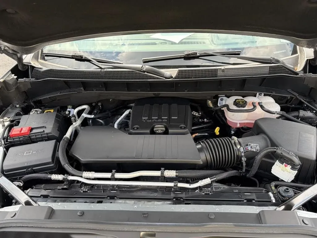 Chevrolet Silverado photo 19