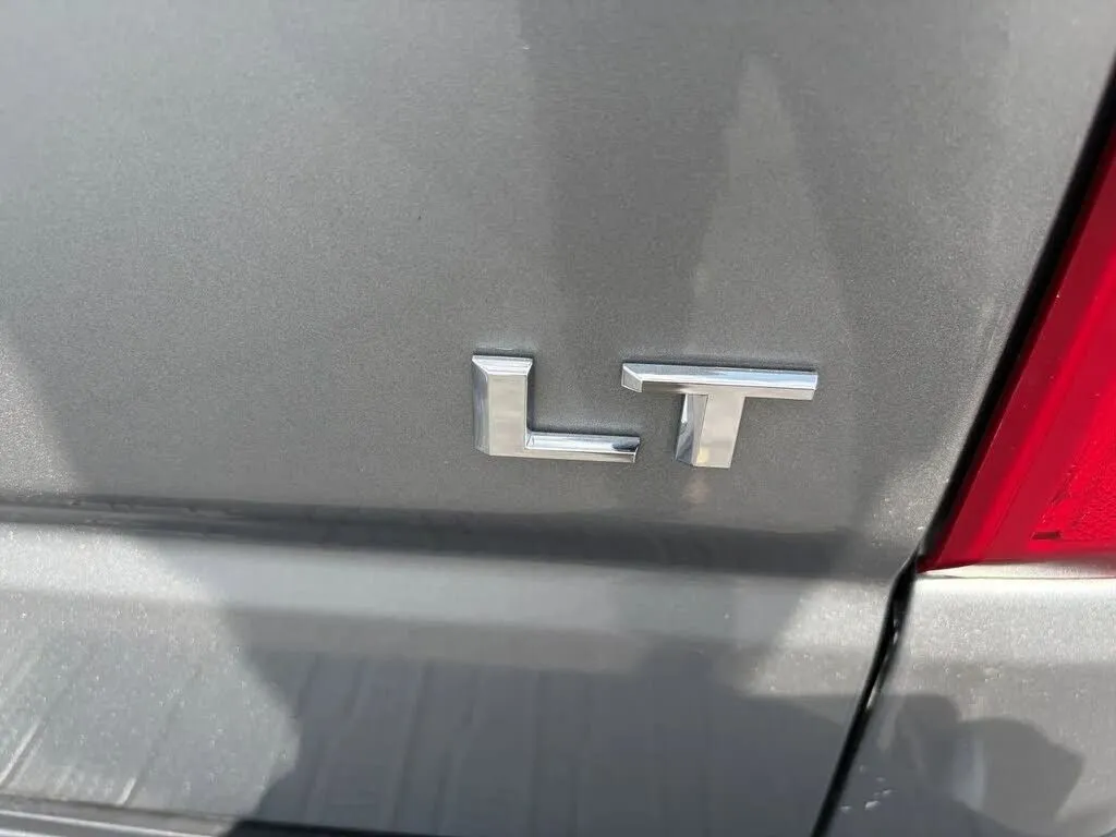 Chevrolet Silverado photo 14