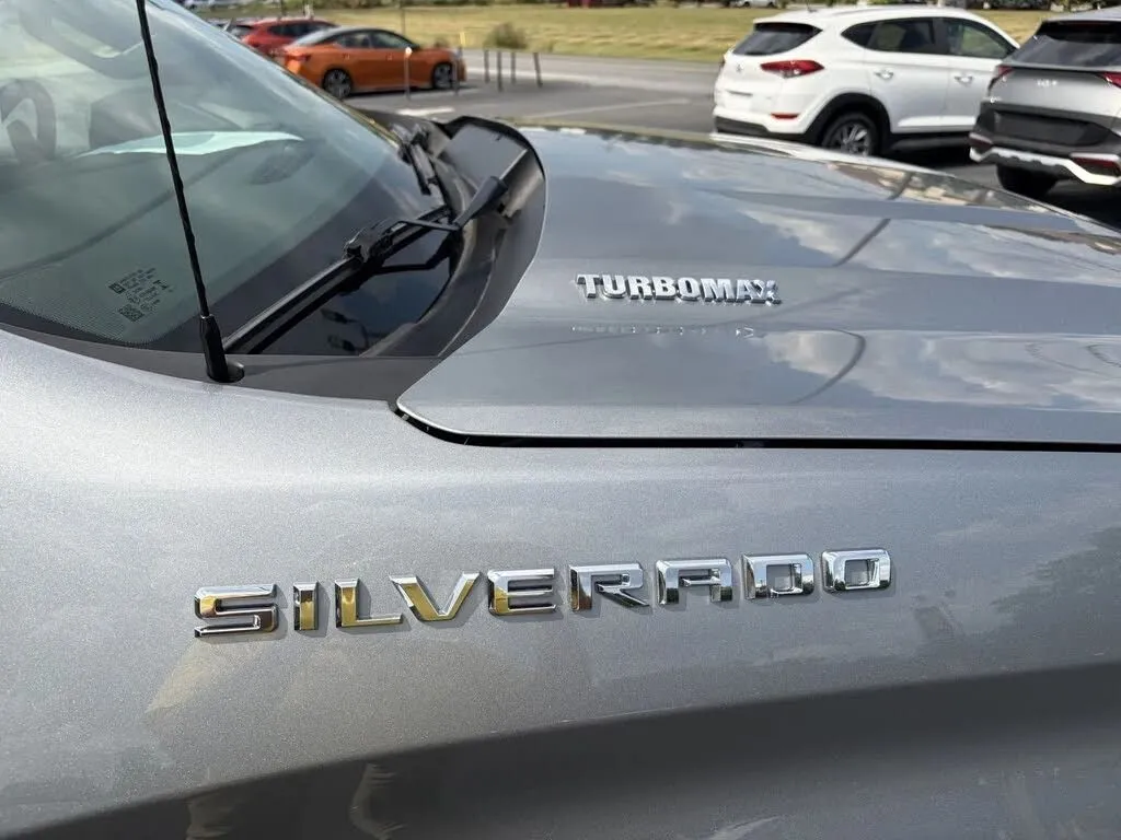Chevrolet Silverado photo 12