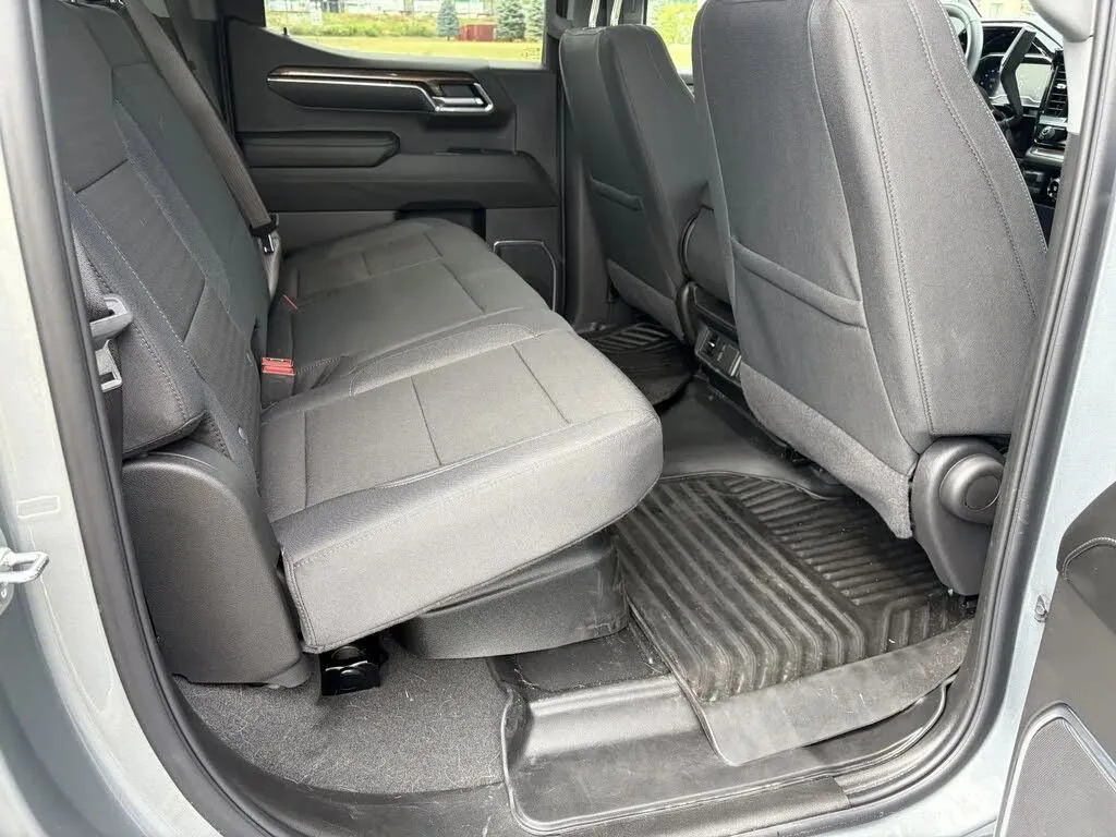 Chevrolet Silverado photo 26
