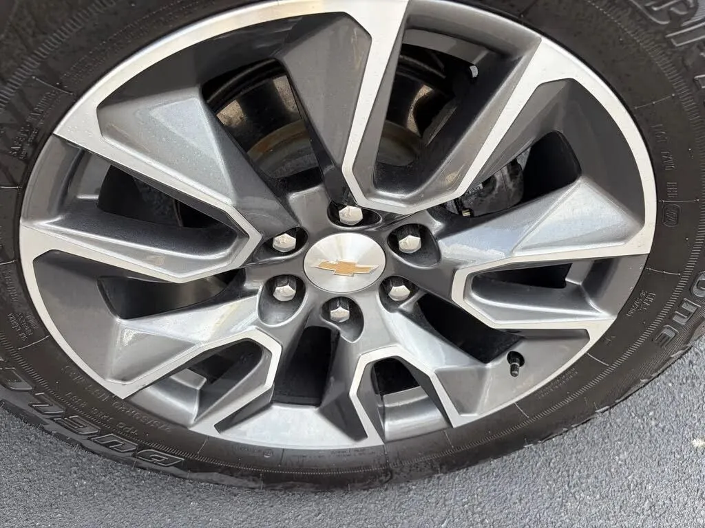 Chevrolet Silverado photo 18