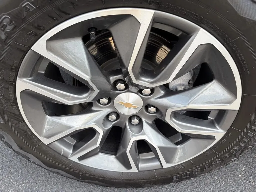 Chevrolet Silverado photo 17