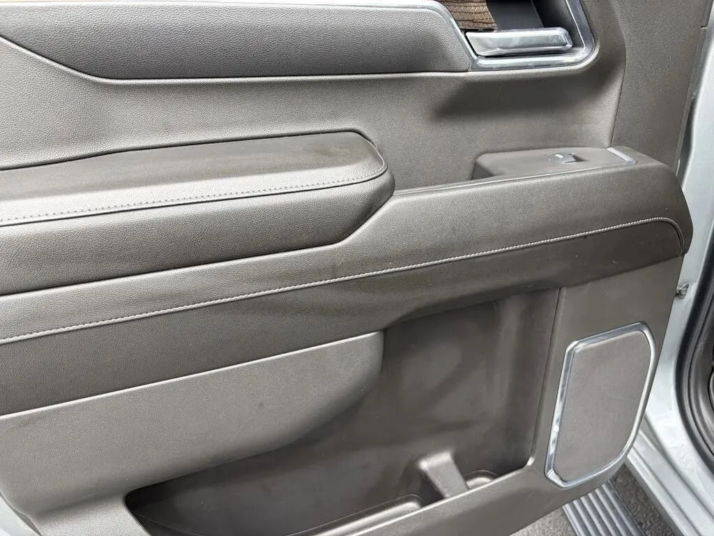 Chevrolet Silverado photo 24