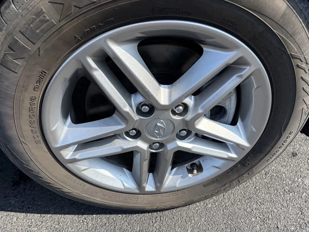 Hyundai Kona photo 12