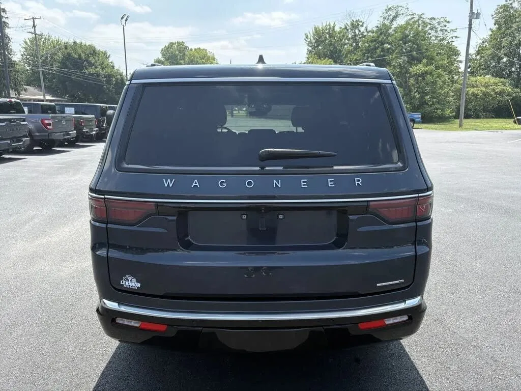 Jeep Wagoneer photo 6