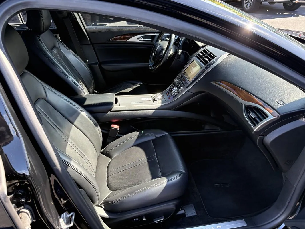Lincoln MKZ photo 37