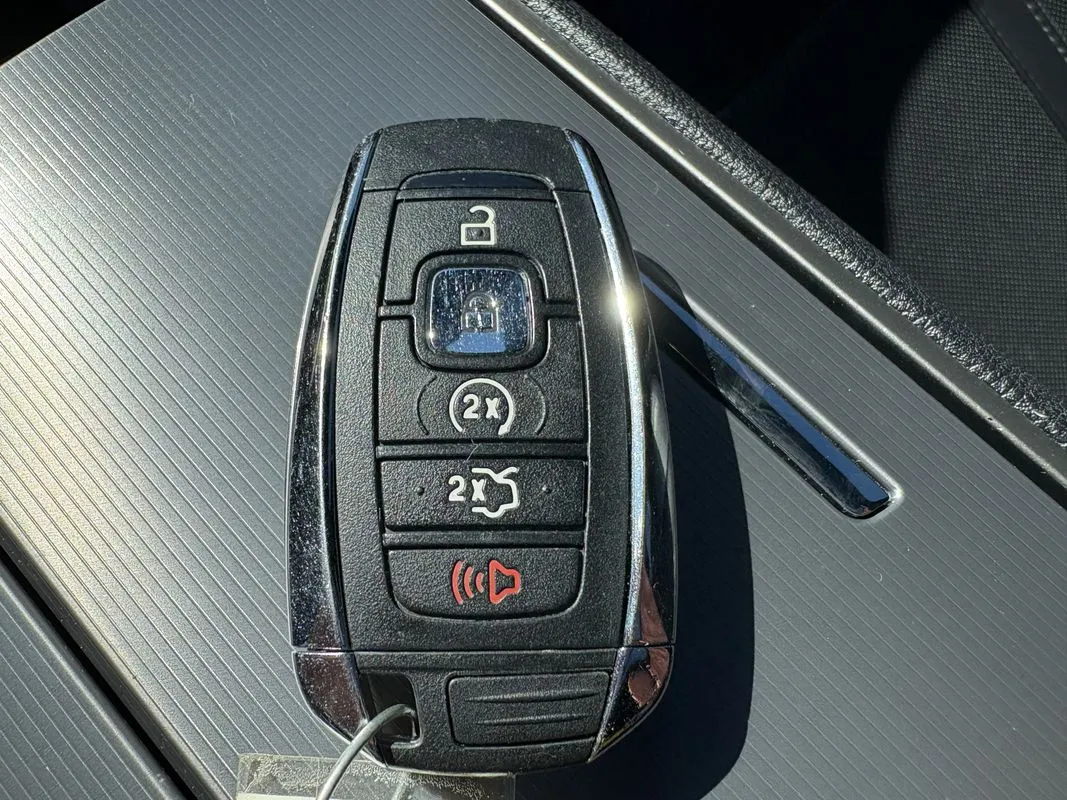 Lincoln MKZ photo 20