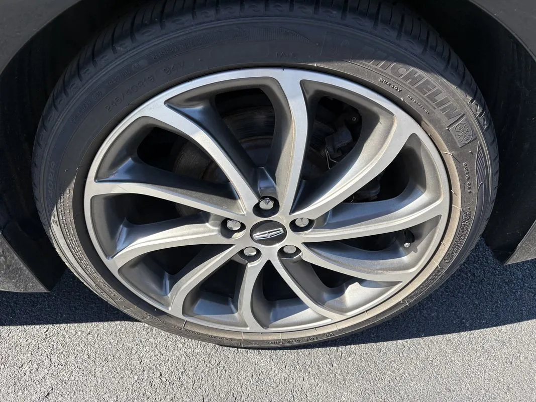 Lincoln MKZ photo 38