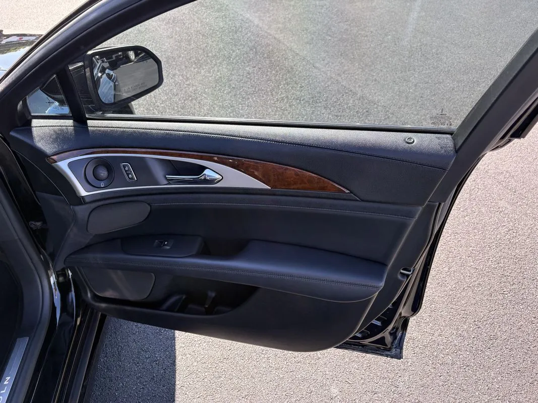 Lincoln MKZ photo 36