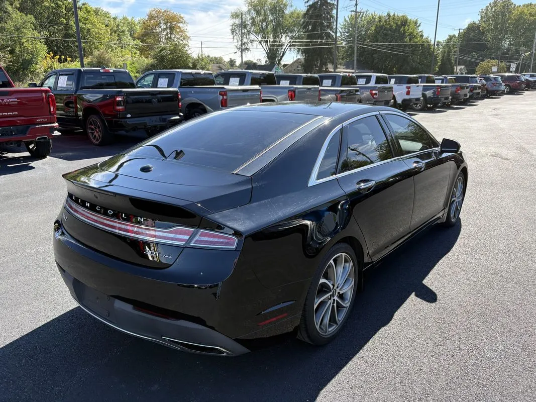 Lincoln MKZ photo 9