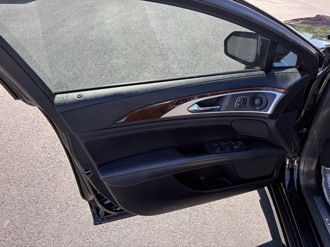 Lincoln MKZ photo 29