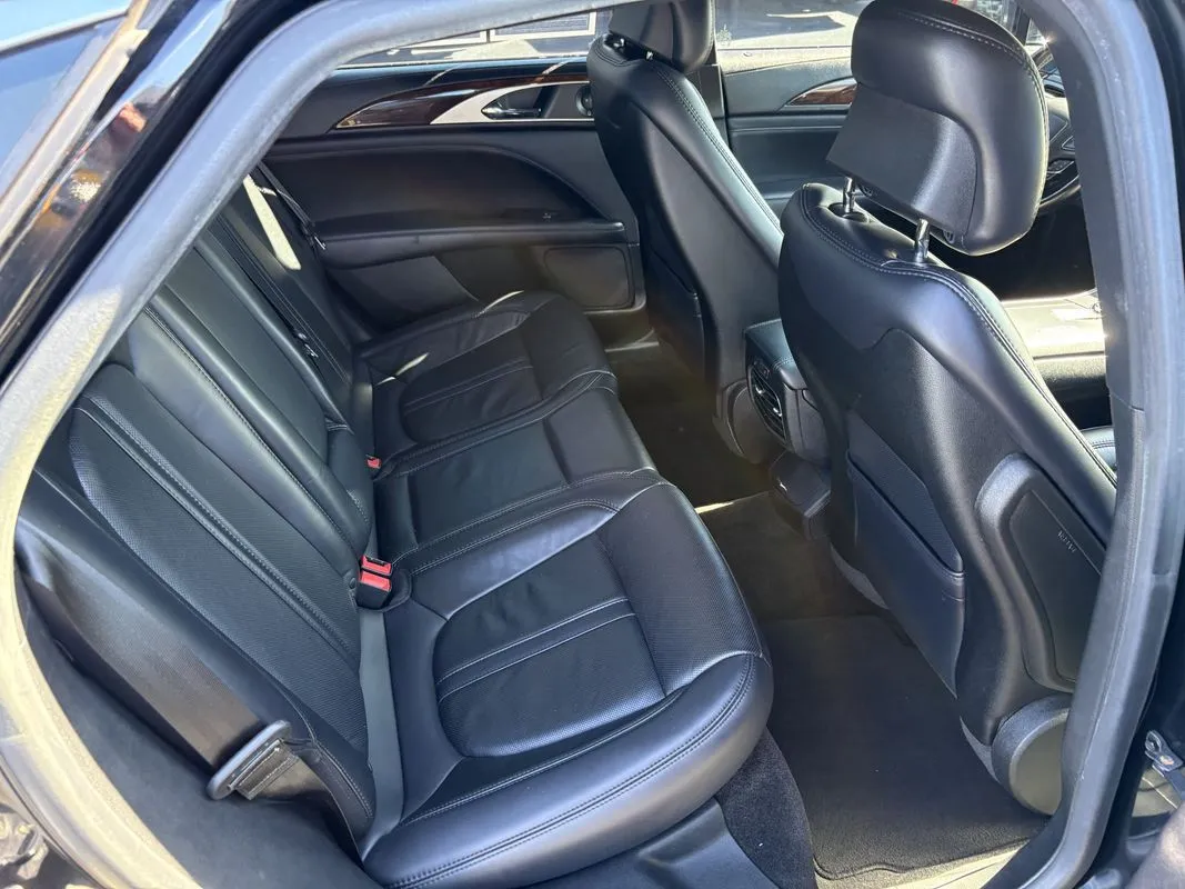 Lincoln MKZ photo 34
