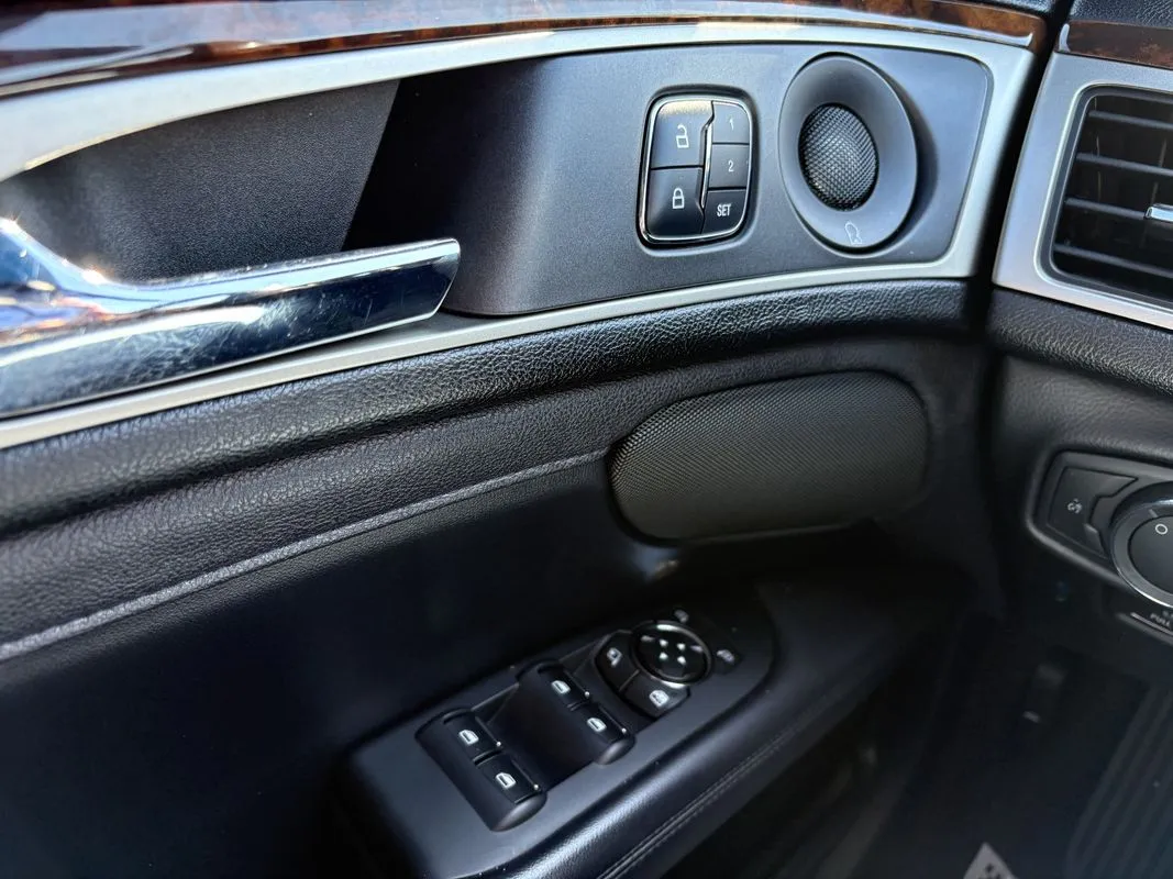 Lincoln MKZ photo 26