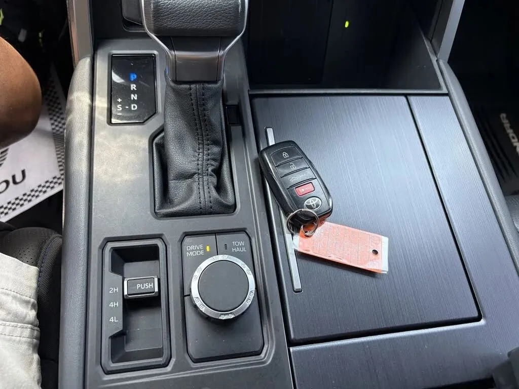 Toyota Tundra photo 18