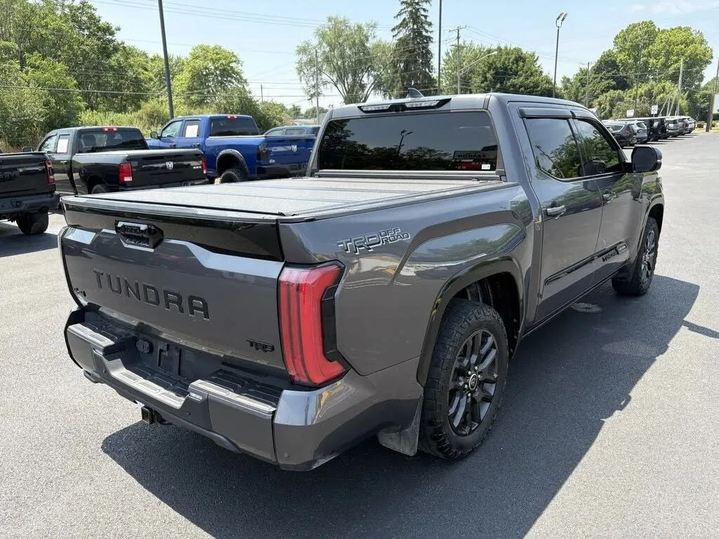 Toyota Tundra photo 8