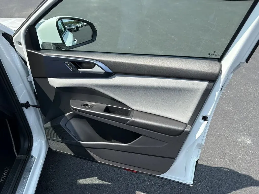 Volkswagen Taos photo 33