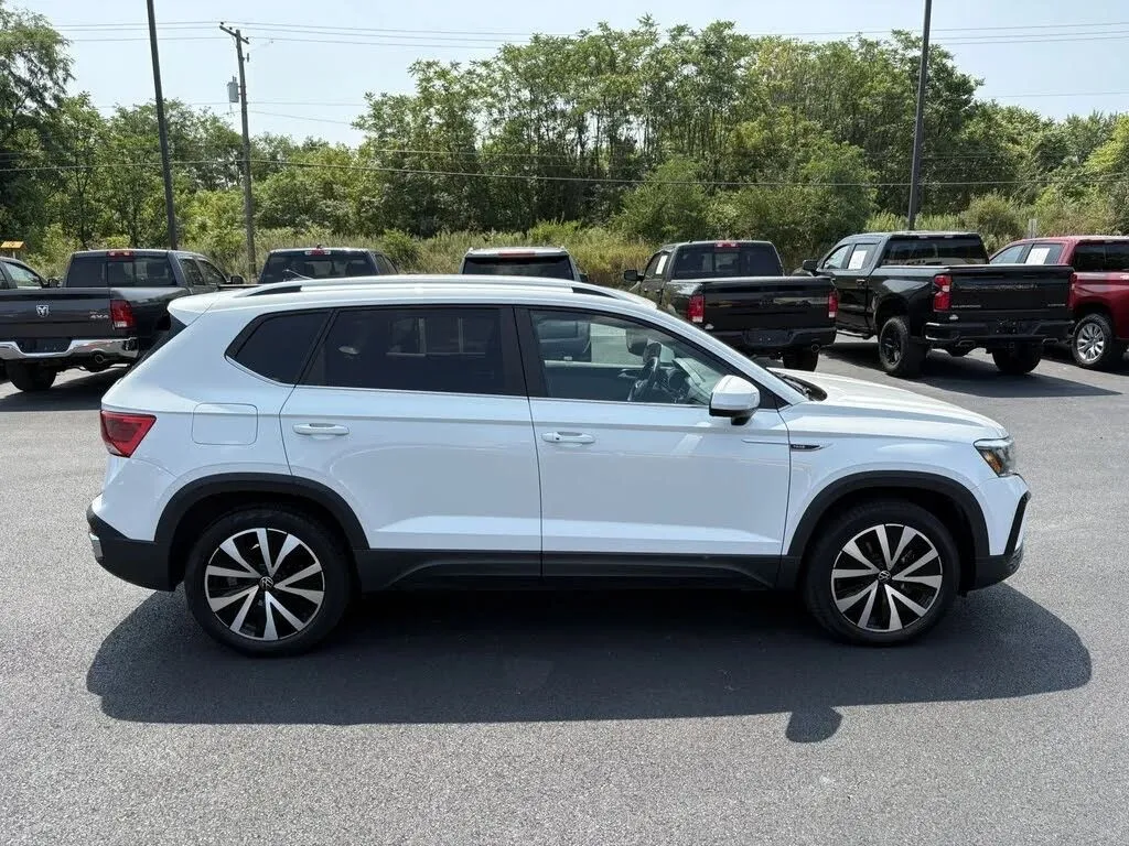 Volkswagen Taos photo 9