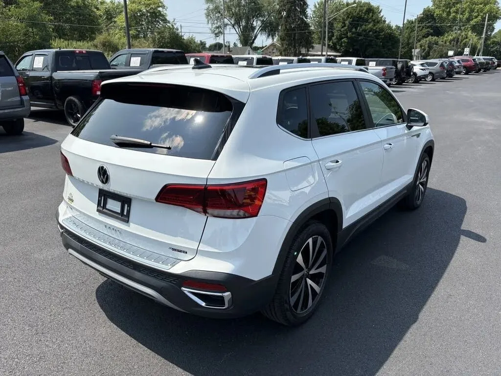 Volkswagen Taos photo 8
