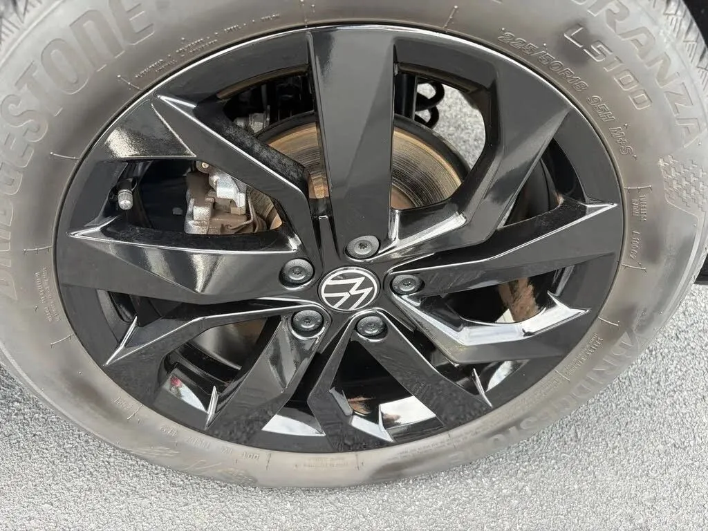 Volkswagen Taos photo 15