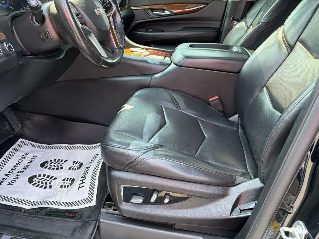 Cadillac Escalade photo 12