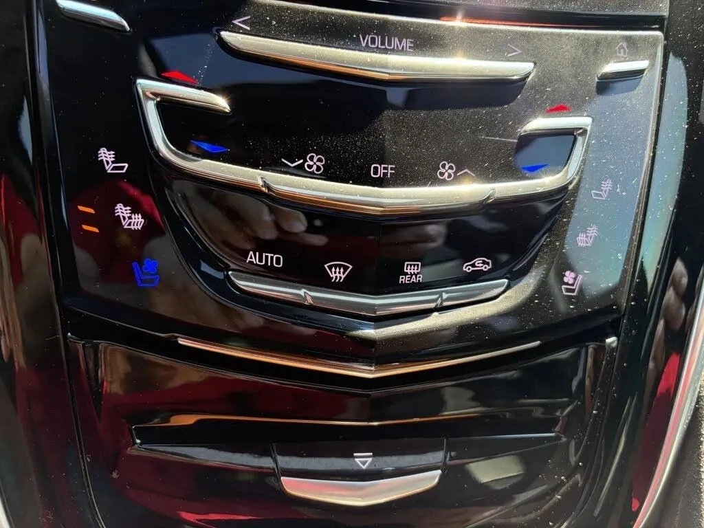 Cadillac Escalade photo 39