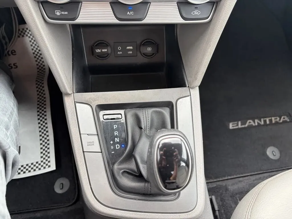 Hyundai Elantra photo 36