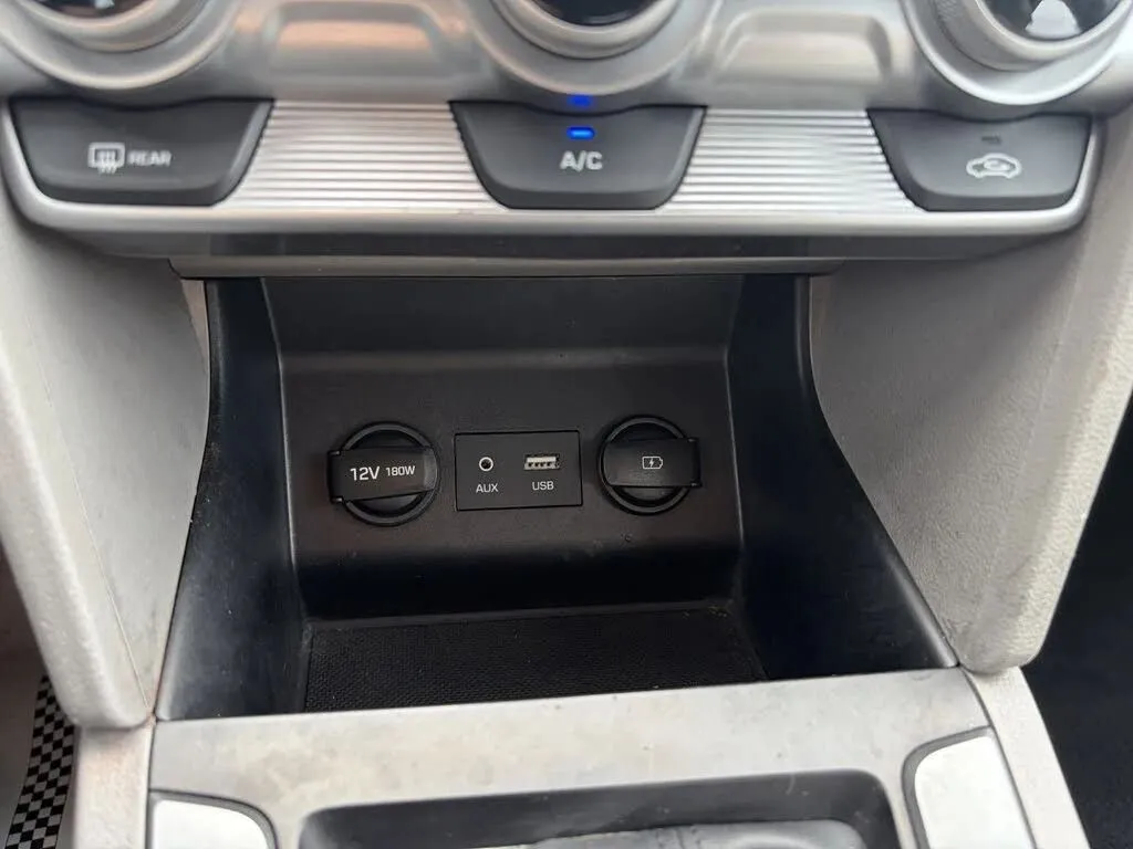Hyundai Elantra photo 35