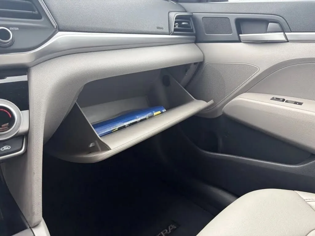 Hyundai Elantra photo 38
