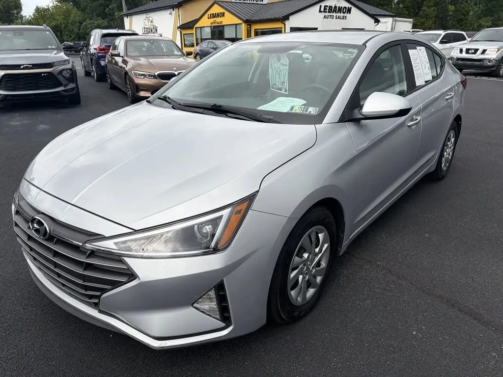Hyundai Elantra photo 3