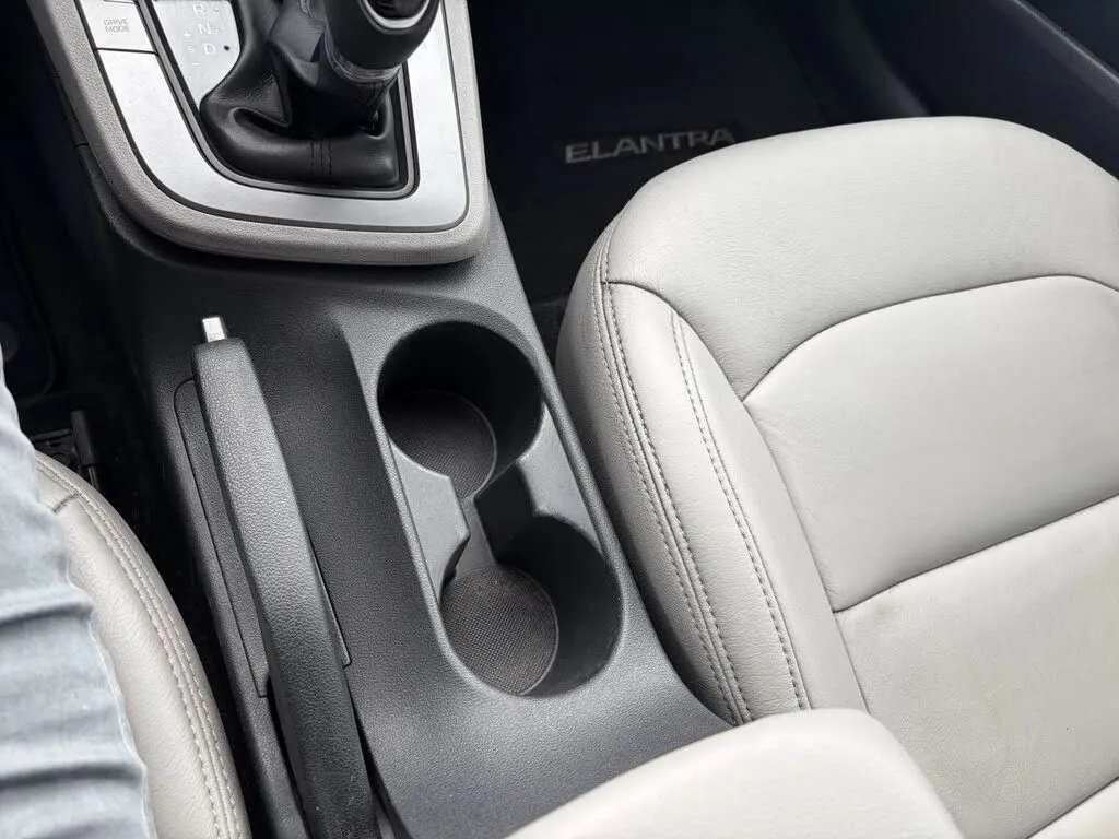 Hyundai Elantra photo 37