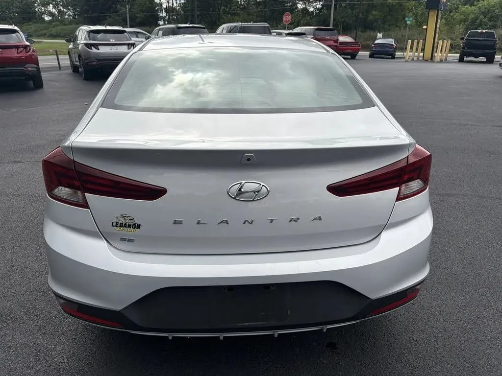 Hyundai Elantra photo 6
