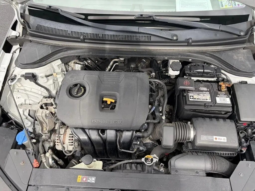 Hyundai Elantra photo 16