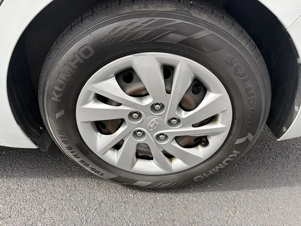 Hyundai Elantra photo 15
