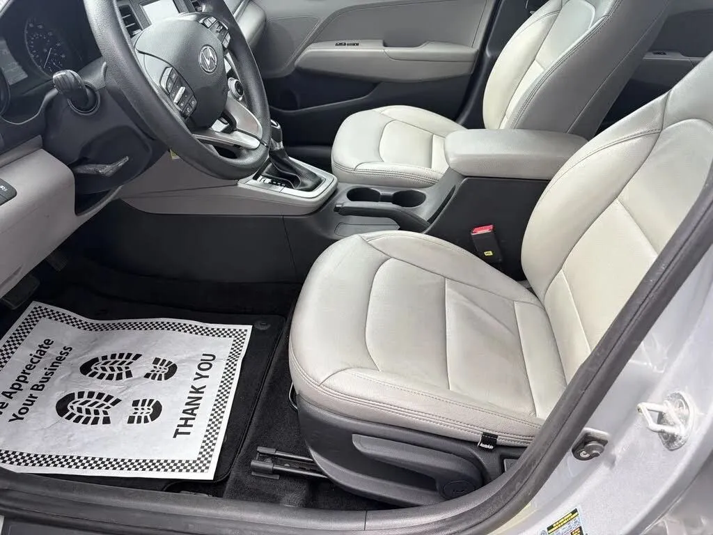 Hyundai Elantra photo 17
