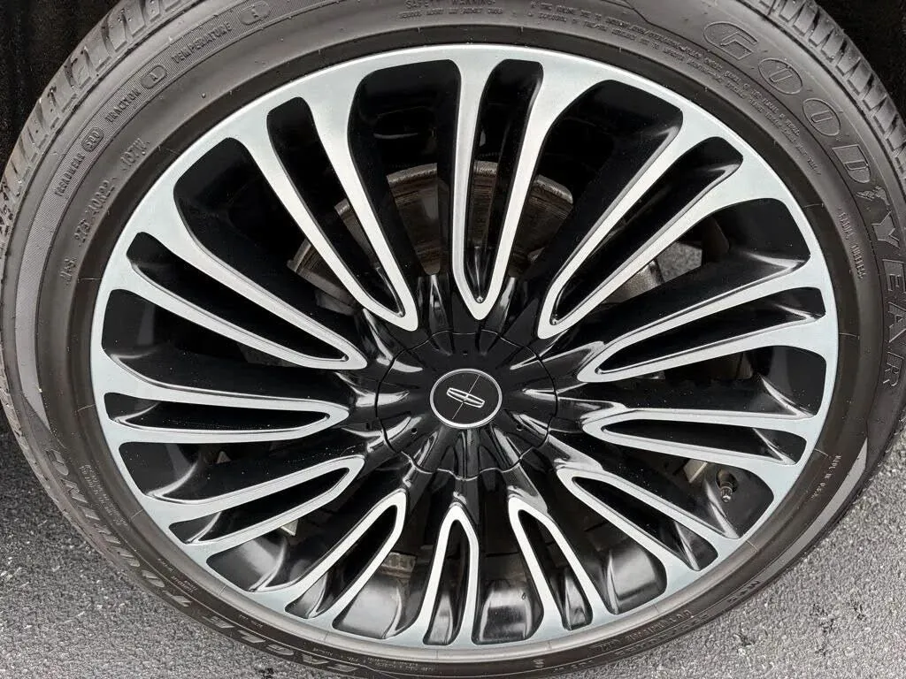 Lincoln Aviator photo 14